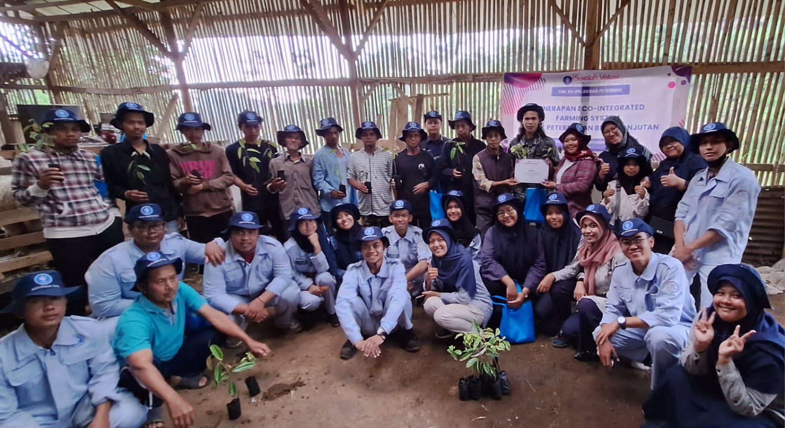 Sekolah Vokasi IPB Melalui Program Dosen Mengabdi, Edukasi Masyarakat Desa Limbangan Mengenai Penerapan Eco-Integrated Farming System Untuk Mendorong Peningkatan Kualitas Pertanian