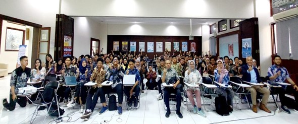 Mahasiswa Program Studi (Prodi) Manajemen Industri Sekolah Vokasi IPB University dan Pusat Studi Bencana IPB Bersinergi Tingkatkan Literasi Kebencanaan