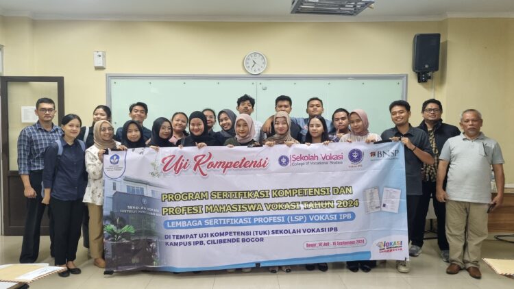 85 Mahasiswa Prodi Manajemen Agribisnis Sekolah Vokasi IPB University Raih Sertifikasi Kompetensi Manajer Pemasaran