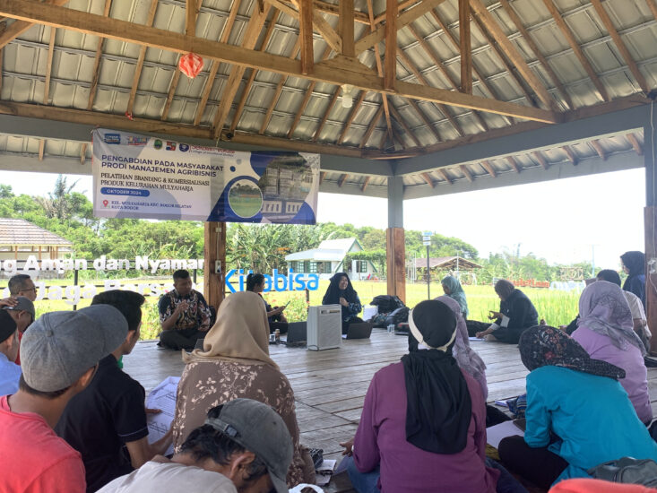 Program Studi Manajemen Agribisnis Mengadakan Pelatihan Branding dan Komersialisasi Produk di Kelurahan Mulyaharja