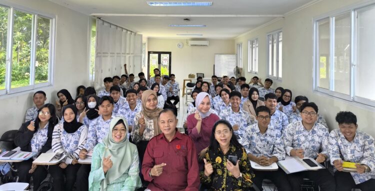 Membangun Masa Depan Akuakultur: Kuliah Tamu Sekolah Vokasi IPB Kupas Tuntas Budidaya Tiram Mutiara