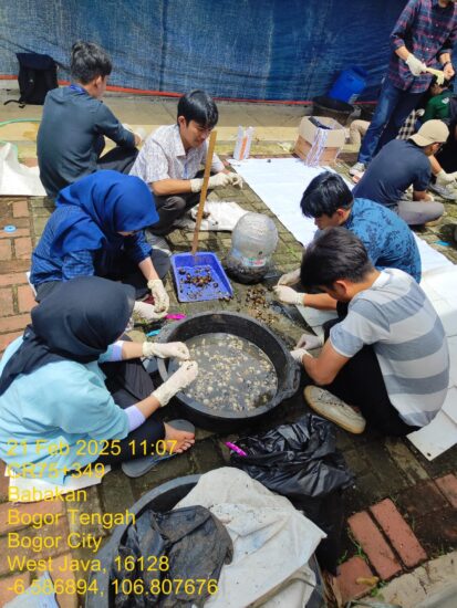 Penerapan Pupuk Organik Limbah, Sekolah Vokasi IPB University Dorong Circular Economy di Sektor Hortikultura Jawa Barat