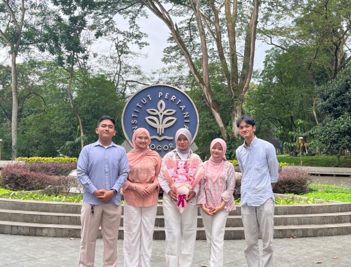 Mahasiswa Teknologi Rekayasa Perangkat Lunak Sekolah Vokasi IPB University Ciptakan Inovasi Bouquet dengan Teknologi Augmented Reality