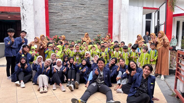 Mahasiswa Ekowisata Sekolah Vokasi IPB University Angkatan 61 Implementasikan Program Interpretasi yang Edukatif dan Menyenangkan