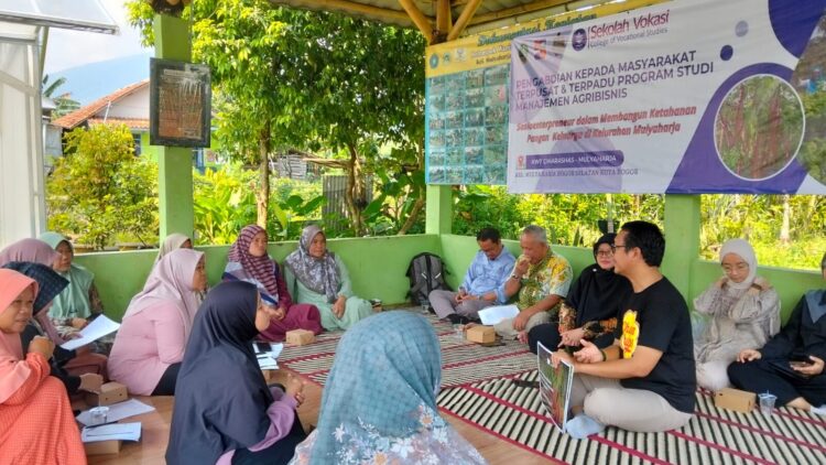 Dosen Program Studi Manajemen Agribisnis IPB University Latih Warga Mulyaharja tentang Branding, Pencatatan Keuangan, dan Digital Marketing untuk Ketahanan Pangan