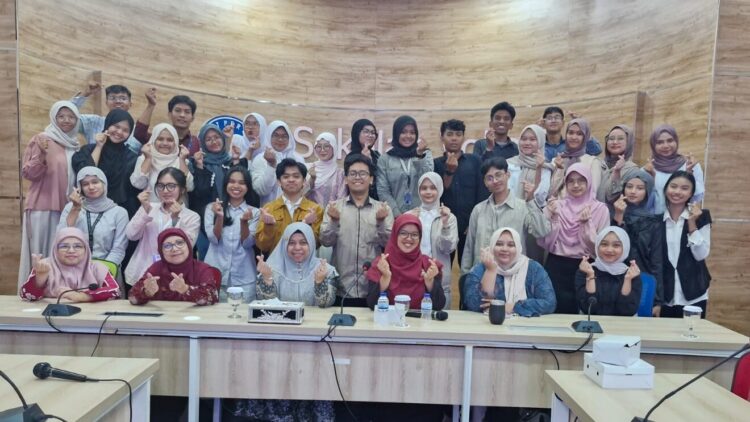 Sekolah Vokasi IPB University Gelar Webinar “Survive and Thrive” Bahas Strategi Kelola Kesehatan Mental Mahasiswa