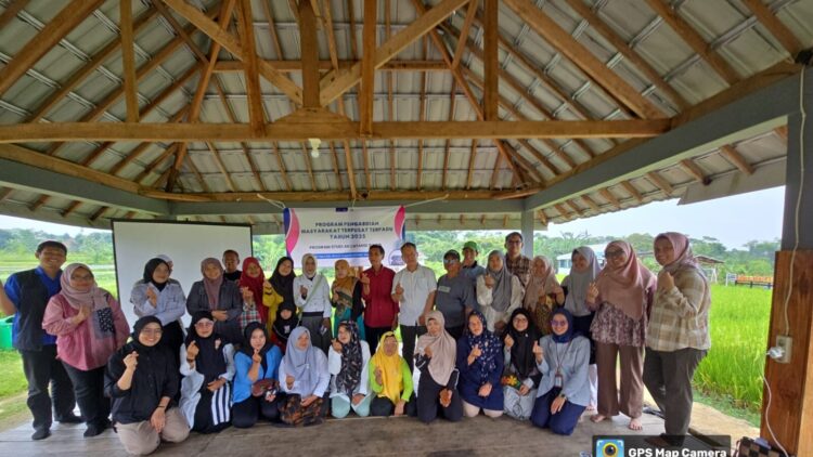 Program Studi Akuntansi Sekolah Vokasi IPB University Latih UMKM Mulyaharja Kelola Keuangan Lewat Pelatihan Akuntansi Dasar