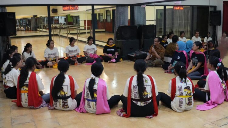 Kolaborasi ISBI Bandung dan Program Studi Komunikasi Digital dan Media Sekolah Vokasi IPB Unievrsity Laksanakan Program Pengabdian Masyarakat bersama Sanggar Getar Pakuan Bogor
