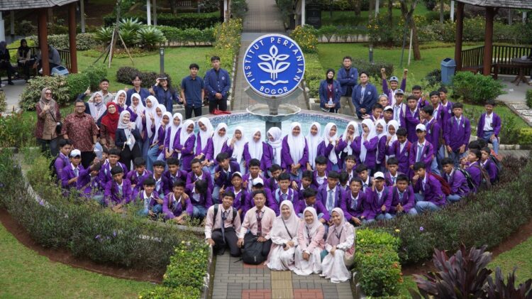 Sekolah Vokasi IPB University Terima Kunjungan SMK Al-Hafidz Leuwiliang, Siswa Tertarik Lanjutkan Studi ke Prodi Teknologi Rekayasa Perangkat Lunak